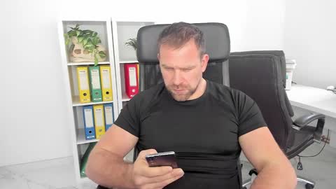 Snapshot of johnnydough82 chatting on 01/05/25, 08:32 johnnydough82 online show from 01/05/25, 08:32
