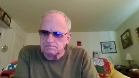 Snapshot of johnnymunch chatting on 10/27/25, 12:20 johnnymunch online show from 10/27/25, 12:20