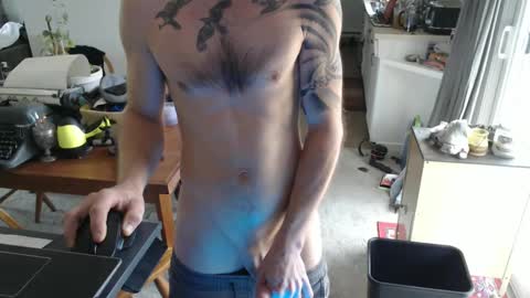 Snapshot of johnnytomcat chatting on 10/09/25, 06:28 JohnnyTomcat online show from 10/09/25, 06:28