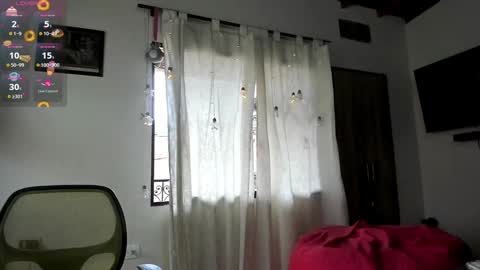 Snapshot of jolie_reyes1 chatting on 12/21/24, 06:44 jolie_reyes1 online show from 12/21/24, 06:44