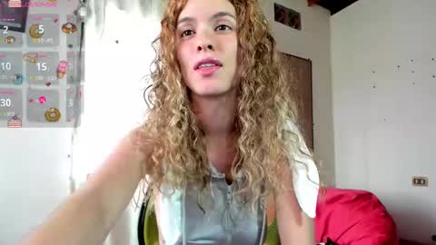 Snapshot of jolie_reyes1 chatting on 02/21/25, 07:43 jolie_reyes1 online show from 02/21/25, 07:43