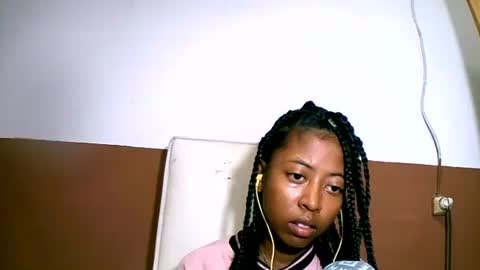 joliekah27 online show from 02/16/25, 01:58