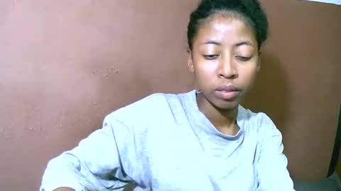 joliekah27 online show from 03/07/25, 04:00