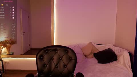 Polly  online show from 10/17/25, 02:59