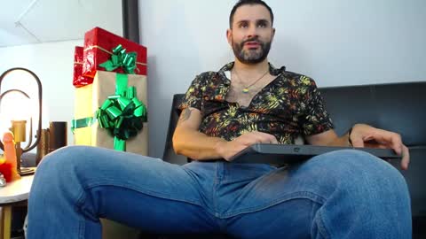  JONAS BEARD  online show from 12/30/24, 07:32