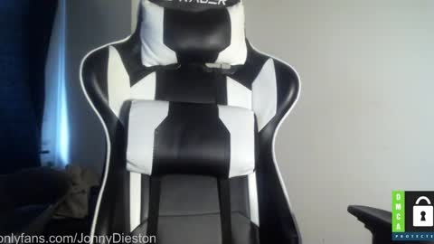 Snapshot of jonnydieston777 chatting on 12/28/24, 04:09 JonnyDieston online show from 12/28/24, 04:09