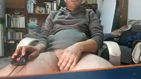 Snapshot of jonytuga90 chatting on 03/09/25, 11:35 hornypeter online show from 03/09/25, 11:35