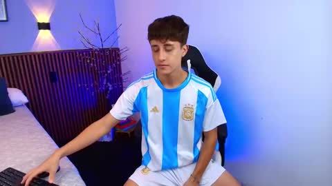 Snapshot of joseloevans chatting on 01/01/25, 11:18 Joselo online show from 01/01/25, 11:18