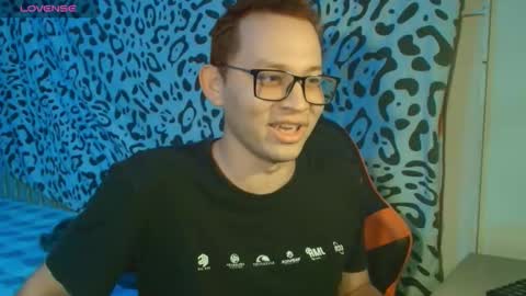 Snapshot of josh_18cm chatting on 10/17/25, 12:25 josh_18cm online show from 10/17/25, 12:25
