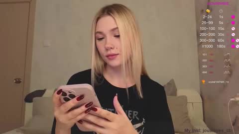 Snapshot of jousimies chatting on 10/31/25, 04:02 Jane online show from 10/31/25, 04:02