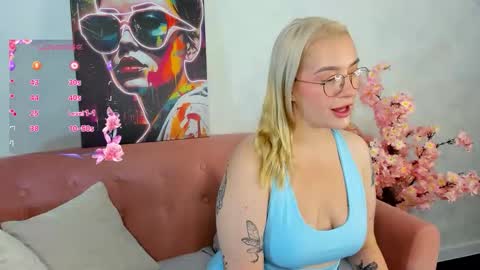Snapshot of joyfuljasmine chatting on 09/30/25, 12:26 Vickie online show from 09/30/25, 12:26