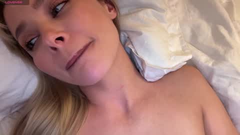 Jennie and Sophia online show from 12/04/24, 05:44