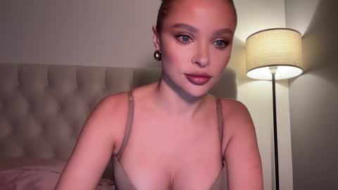 Jennie and Sophia online show from 01/31/25, 06:03