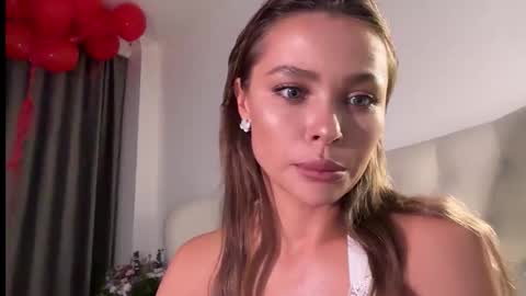 Jennie and Sophia online show from 09/15/25, 04:29