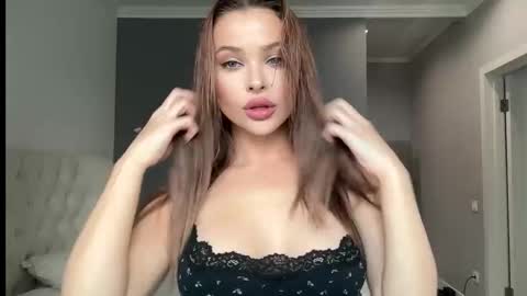 Jennie and Sophia online show from 10/09/25, 10:24