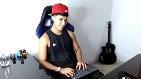 Snapshot of juan_da01 chatting on 12/13/24, 02:10 JuanDa online show from 12/13/24, 02:10