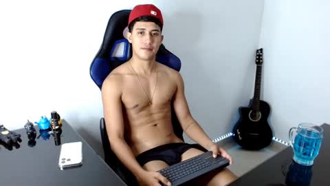 Snapshot of juan_da01 chatting on 12/19/24, 02:45 JuanDa online show from 12/19/24, 02:45