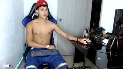 Snapshot of juan_da01 chatting on 03/05/25, 12:27 JuanDa online show from 03/05/25, 12:27