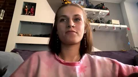 Snapshot of juanastrefeler chatting on 10/15/25, 07:41 Lola online show from 10/15/25, 07:41