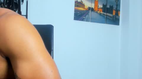 Juan Esteban online show from 10/13/25, 05:07