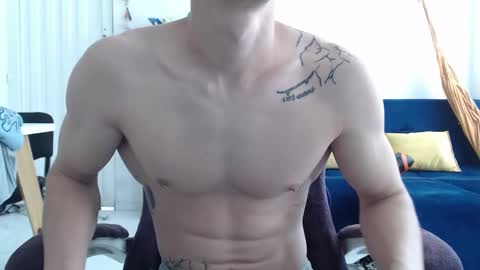 Snapshot of juanisimo_ chatting on 01/21/25, 03:43 JUANISIMO online show from 01/21/25, 03:43