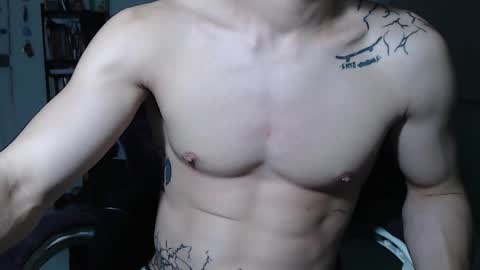 Snapshot of juanisimo_ chatting on 02/06/25, 12:11 JUANISIMO online show from 02/06/25, 12:11