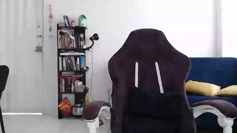 Snapshot of juanisimo_ chatting on 02/10/25, 01:33 JUANISIMO online show from 02/10/25, 01:33