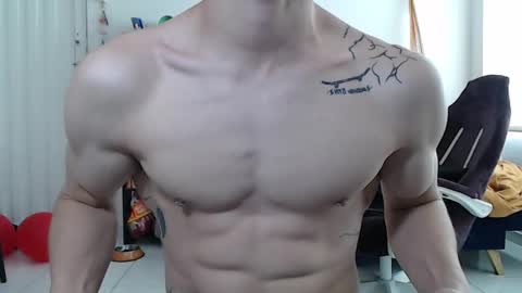 Snapshot of juanisimo_ chatting on 02/11/25, 04:56 JUANISIMO online show from 02/11/25, 04:56