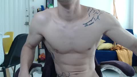 Snapshot of juanisimo_ chatting on 02/18/25, 05:10 JUANISIMO online show from 02/18/25, 05:10