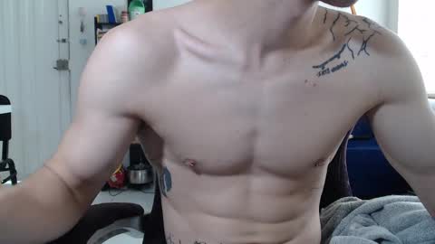 Snapshot of juanisimo_ chatting on 03/06/25, 02:18 JUANISIMO online show from 03/06/25, 02:18