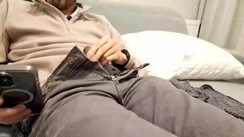 Snapshot of juanxxxo_ chatting on 11/04/25, 05:12 juanxxxo_ online show from 11/04/25, 05:12