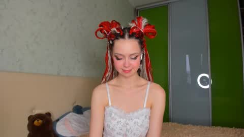 Snapshot of juicecute chatting on 10/22/25, 02:45 Sally online show from 10/22/25, 02:45