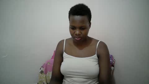 Snapshot of juicy_bella2 chatting on 09/17/25, 10:33 juicy_bella2 online show from 09/17/25, 10:33