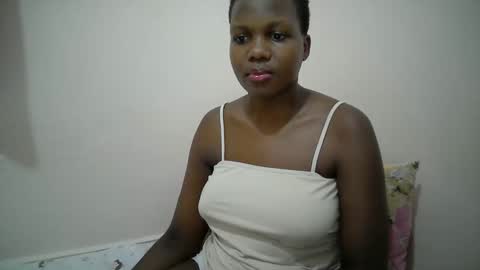 Snapshot of juicy_bella2 chatting on 09/19/25, 04:07 juicy_bella2 online show from 09/19/25, 04:07