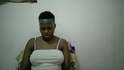 Snapshot of juicy_bella2 chatting on 09/23/25, 07:28 juicy_bella2 online show from 09/23/25, 07:28