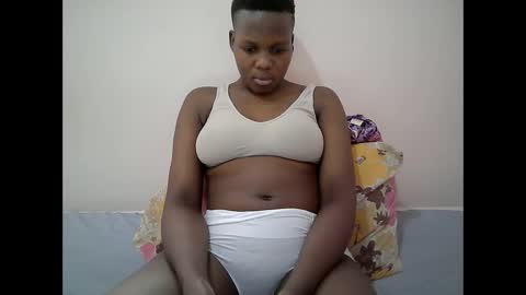 Snapshot of juicy_bella2 chatting on 09/24/25, 10:29 juicy_bella2 online show from 09/24/25, 10:29