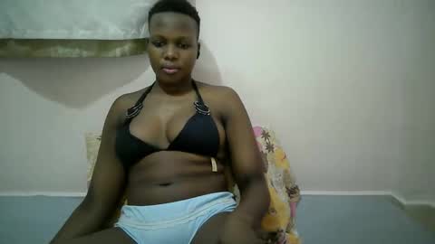 Snapshot of juicy_bella2 chatting on 09/27/25, 05:29 juicy_bella2 online show from 09/27/25, 05:29