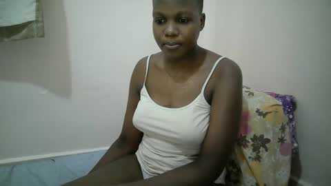 Snapshot of juicy_bella2 chatting on 09/28/25, 12:54 juicy_bella2 online show from 09/28/25, 12:54