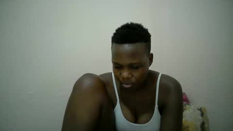 Snapshot of juicy_bella2 chatting on 09/30/25, 10:37 juicy_bella2 online show from 09/30/25, 10:37