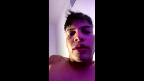 Snapshot of juicy_boy22 chatting on 12/02/24, 07:14 Miguel online show from 12/02/24, 07:14