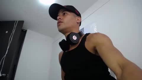 Snapshot of juicy_boy22 chatting on 01/26/25, 04:30 Miguel online show from 01/26/25, 04:30