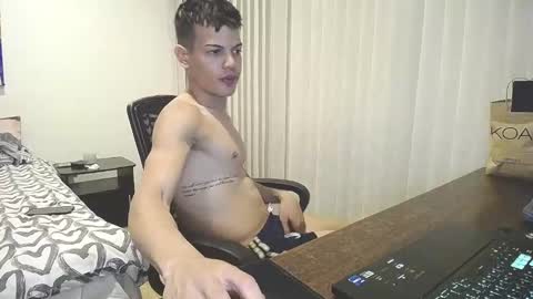 Snapshot of juicy_boy22 chatting on 02/07/25, 03:01 Miguel online show from 02/07/25, 03:01