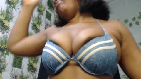 Snapshot of juicy_gold22 chatting on 01/06/25, 07:42 Mariagold online show from 01/06/25, 07:42