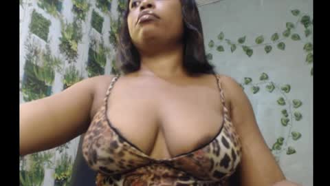 Snapshot of juicy_gold22 chatting on 01/18/25, 05:20 Mariagold online show from 01/18/25, 05:20