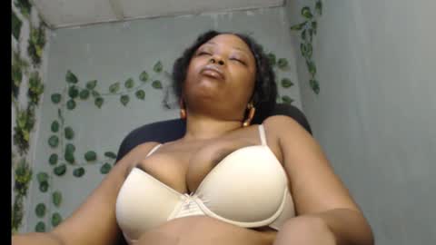 Snapshot of juicy_gold22 chatting on 02/03/25, 06:56 Mariagold online show from 02/03/25, 06:56