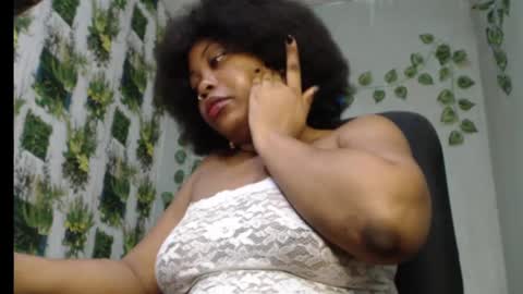 Snapshot of juicy_gold22 chatting on 02/07/25, 05:52 Mariagold online show from 02/07/25, 05:52
