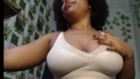 Snapshot of juicy_gold22 chatting on 02/08/25, 06:33 Mariagold online show from 02/08/25, 06:33