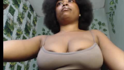 Snapshot of juicy_gold22 chatting on 02/14/25, 09:10 Mariagold online show from 02/14/25, 09:10