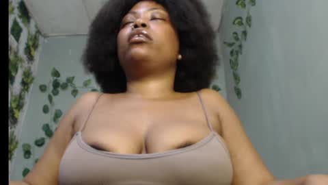 Snapshot of juicy_gold22 chatting on 02/16/25, 10:21 Mariagold online show from 02/16/25, 10:21