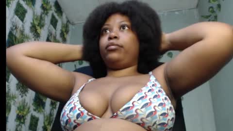 Snapshot of juicy_gold22 chatting on 02/19/25, 08:22 Mariagold online show from 02/19/25, 08:22